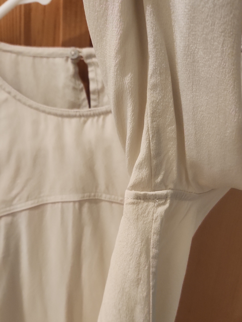 Everlane Silk Blouse Shirt Long Sleeve Size 2 Beige - Picture 6 of 8